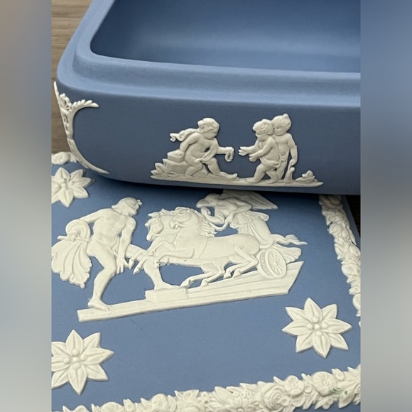 Vintage WEDGWOOD Blue JASPERWARE Square Trinket Box Lid Mythology - Picture 7 of 11
